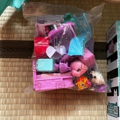引っ越しのために整理中　おもちゃ人気　女の子　ギャビーのドールハウス　キャラクターセット　部屋2個付きの画像