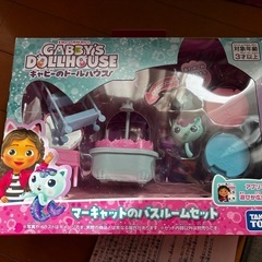 引っ越しのために整理中　おもちゃ人気　女の子　ギャビーのドールハウス　キャラクターセット　部屋2個付きの画像