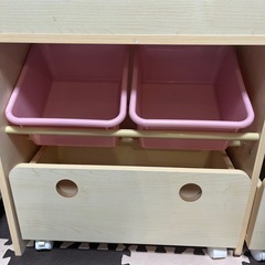 子供用絵本棚の画像