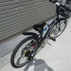 E389★16800円★整備済み 中古子供自転車 JrMTB　ブラック　LEDオートライト　６段【22インチ 】の画像