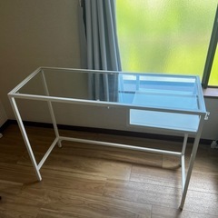 IKEAのテーブルと椅子セットの画像