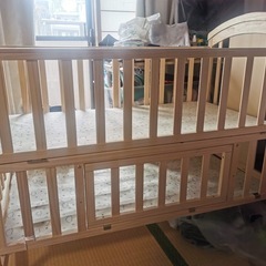 ベビーベッド　オムツ交換台付き　収納付きの画像