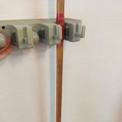 ほうき、モップ吊るやつ の画像