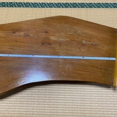 １枚板足付き飾り台の画像