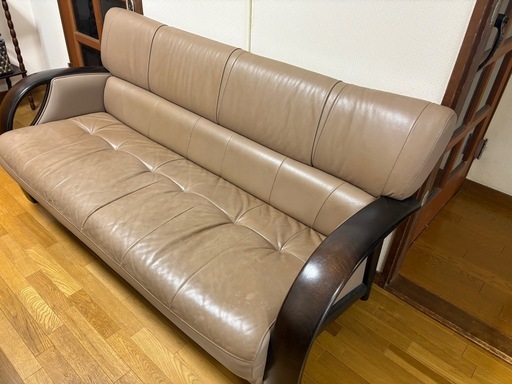 （決まりました）カリモク3人掛け革張りソファ