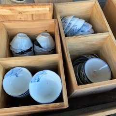 【お皿たくさん】1箱1000円1箱に20〜40枚くらい入っていますの画像