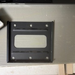 壁掛金具付きシャープLC26E8の画像