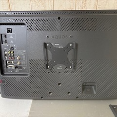 壁掛金具付きシャープLC26E8の画像