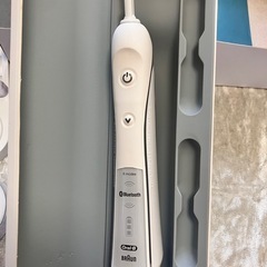 Bluetooth搭載！圧倒的な歯垢除去力　ブラウンoralＢ　プラチナホワイト　White7000 の画像