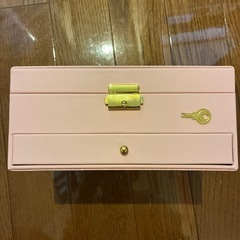 未使用　ジュエリーボックス　ピンク　鍵付きの画像