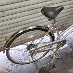 自転車中古　大日産業　内装3段変速　オートライト　カゴフェンダーハンドルステンレス製　カギ付き　タイヤ26インチ　カラーシルバー　の画像