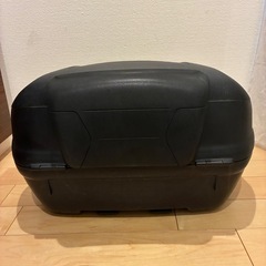 GIVI　モノロック E470N　大容量47L 値下 鍵２本　バックレスト付きの画像