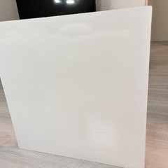 鏡面ローテーブルの画像