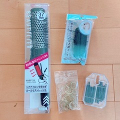 【譲り先確定】ヘア用品まとめ売り クリップ ブラシ 前髪キープブラシの画像