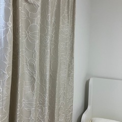 岐阜市　ニトリ　遮光カーテン　縦185×横170の窓に使用　9月以降にお渡し可能の画像
