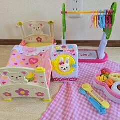 メルちゃん本体、洋服、ベッド、お弁当 の画像