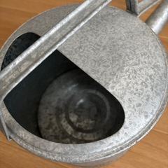 トタン散水ジョーロの画像