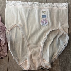 【新品】ウエストショーツ 薄いピンクL、薄いベージュM 2枚セットの画像