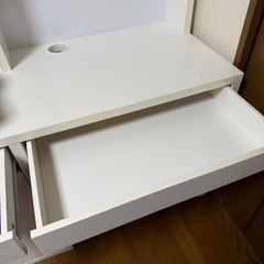 IKEA 子供デスクの画像