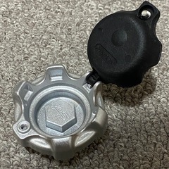 スバル STI オイルフィラーキャップの画像