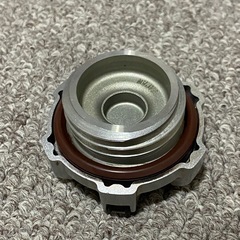 スバル STI オイルフィラーキャップの画像