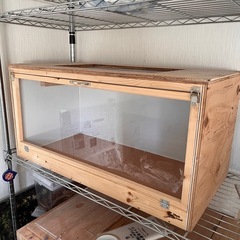 飼育ケージ