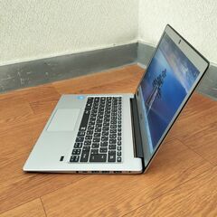 エイサー13.3型ノートパソコンSwift1（SF113-31-N17P2）の画像
