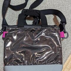 美品　ウエット生地ピンク色　カバン　の画像