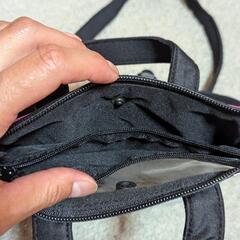 美品　ウエット生地ピンク色　カバン　の画像