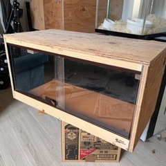 飼育ケージ