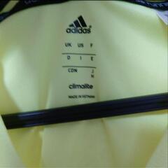 adidasスポーツTシャツの画像