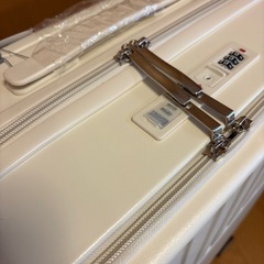 キャリーケース 機内持ち込み フロントオープン 白 スーツケース USBポートの画像