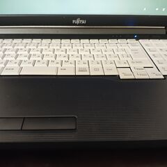 富士通 2022製造モデル高性能11世代Corei5　4コア8スレッド　メモリ8G 高速SSD搭載　 大画面15.6インチ　Wifi6対応　薄型スリム　カメラ内臓　Windows11の画像