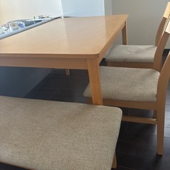 食卓 4人掛けの画像