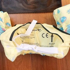 【美品】アームリング 子供用 腕 浮き輪 軽量 幼児 プール 2~6歳 パドルジャンパー 水着型救命胴衣 便利 ライフジャケット の画像