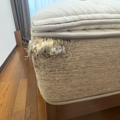 クイーン　ベッドの画像