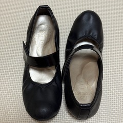 ファーストコンタクト23.5☆パンプス甲ベルト☆ブラック黒の画像