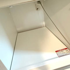 ニトリキッチンボード　レンジボード　ホワイト食器棚 ガラス扉付きの画像