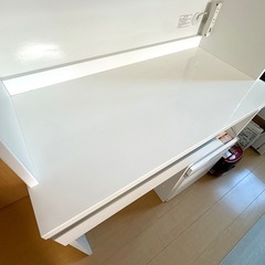 ニトリキッチンボード　レンジボード　ホワイト食器棚 ガラス扉付きの画像
