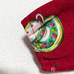 赤いティーカップ柄の七分袖ワンピースの画像