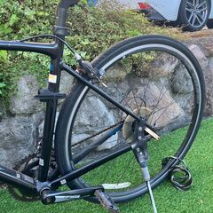 ロードバイク自転車、交換タイヤ、空気入れ付きの画像