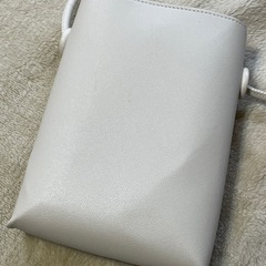 小さなカバン バッグ 白の画像