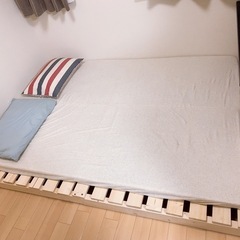 キングサイズのすこのベッドの画像