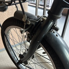 折りたたみ自転車［パンクぎみ］の画像