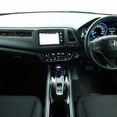街乗りに適したシティＳＵＶ！【🎉岐阜店限定キャンペーン🎉　選べる4大特典❗️　希望ナンバー・ドラレコ無料など】今回は【ホンダ　ヴェゼルＨＶ】を紹介！の画像