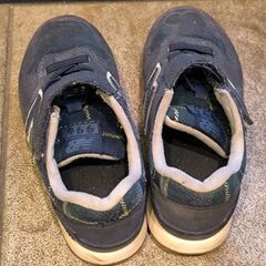 ニューバランス　靴　黒　17.5センチ　男の子の画像