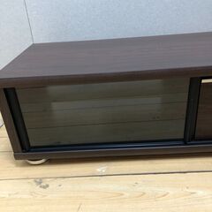 ローボード 幅120cm キャスター付き テレビ台 ガラス扉 引き出し収納　ローボード テレビボード TV台 TVラック テレビ台 キャスター付き 引き出し収納 幅120cm ガラス扉 木目調 モダン ダークブラウン センターテーブル シンプル インテリア　【糸島市内 送料無料】250720-11の画像