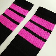 (5480) SkaterSocks ロングソックス 靴下 男女兼用 ソックス スケート スケボー チューブソックス Knee high Black tube socks with Hot Pink stripes style 1 (22インチ) SKATE SK8の画像