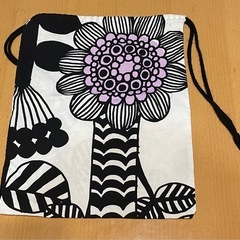 モノクロの花柄 手作りポーチの画像