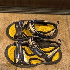 サンダル　黄色　17センチ　男の子でも女の子でもの画像